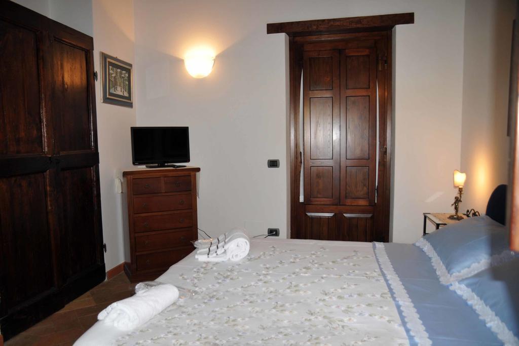 Agriturismo La Bicocca - Apt. "Il Leccio" カステル・リゴーネ エクステリア 写真