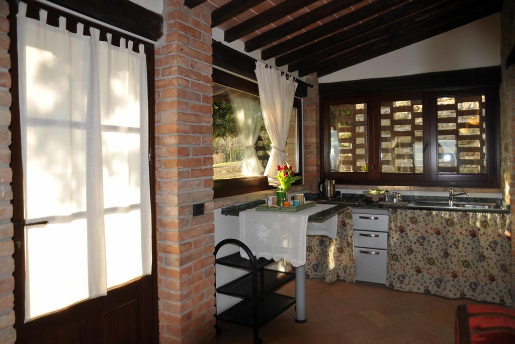 Agriturismo La Bicocca - Apt. "Il Leccio" カステル・リゴーネ エクステリア 写真
